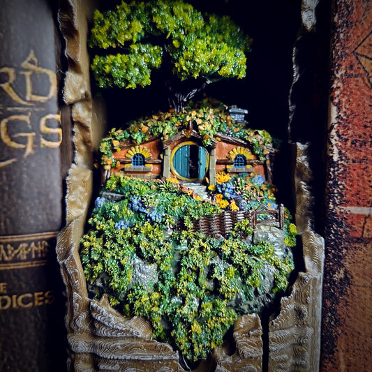 Hobbit Book Nook - handmade resin lamp