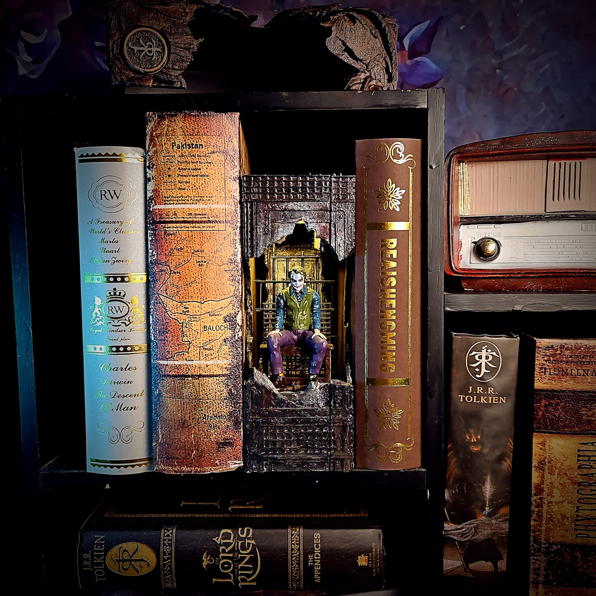 Joker Book Nook - handmade resin lamp