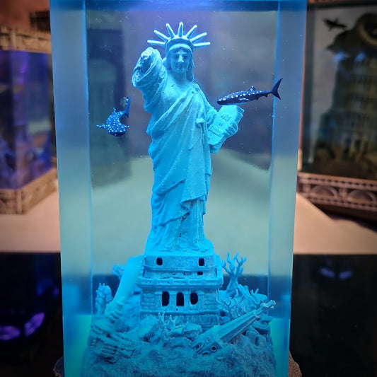 Statue of Liberty Resin Lamp - handmade resin lamp