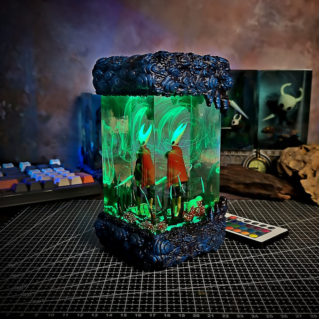 Hornet Resin Lamp