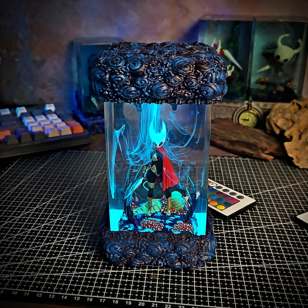 Hornet Resin Lamp