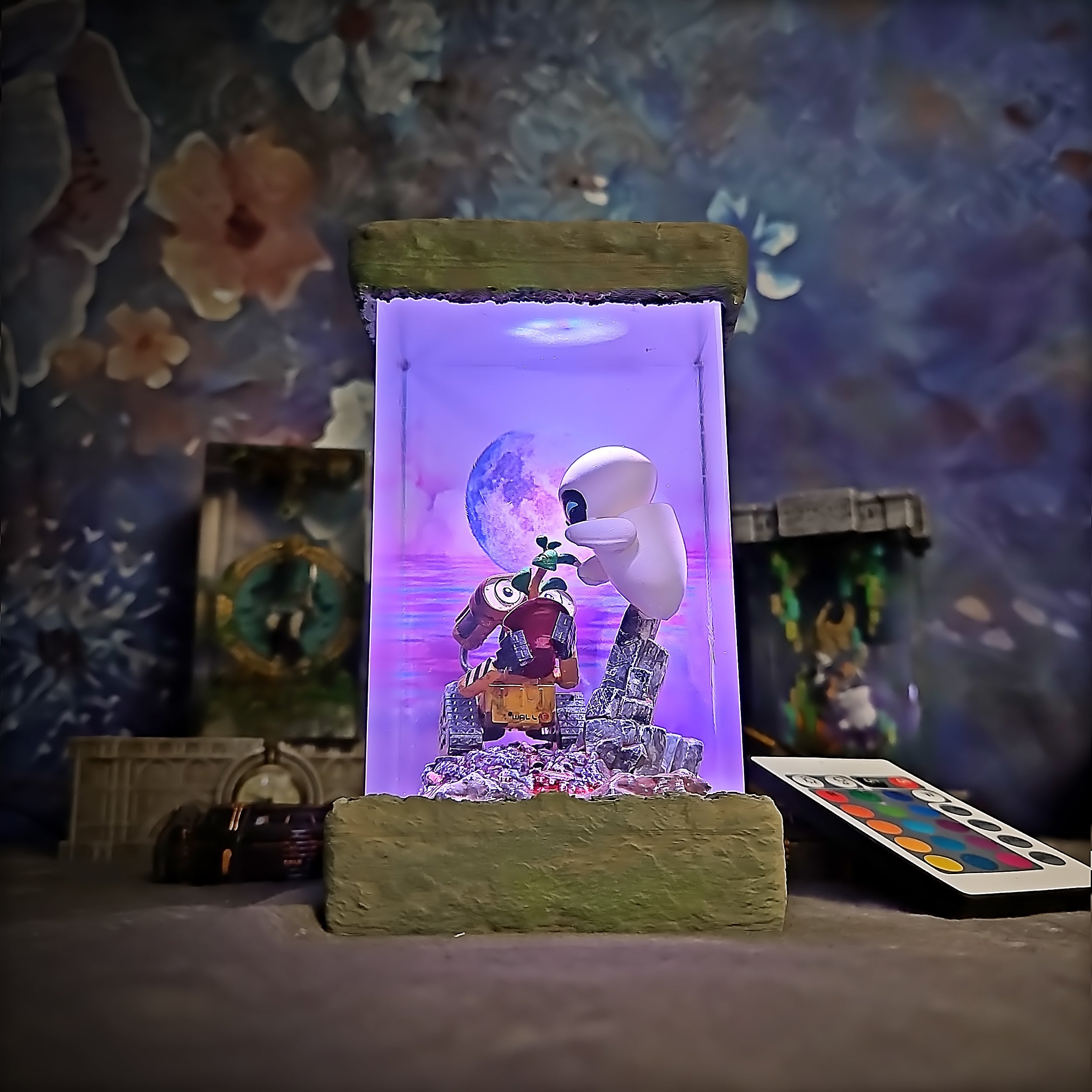 WALL-E Resin Lamp - handmade resin lamp