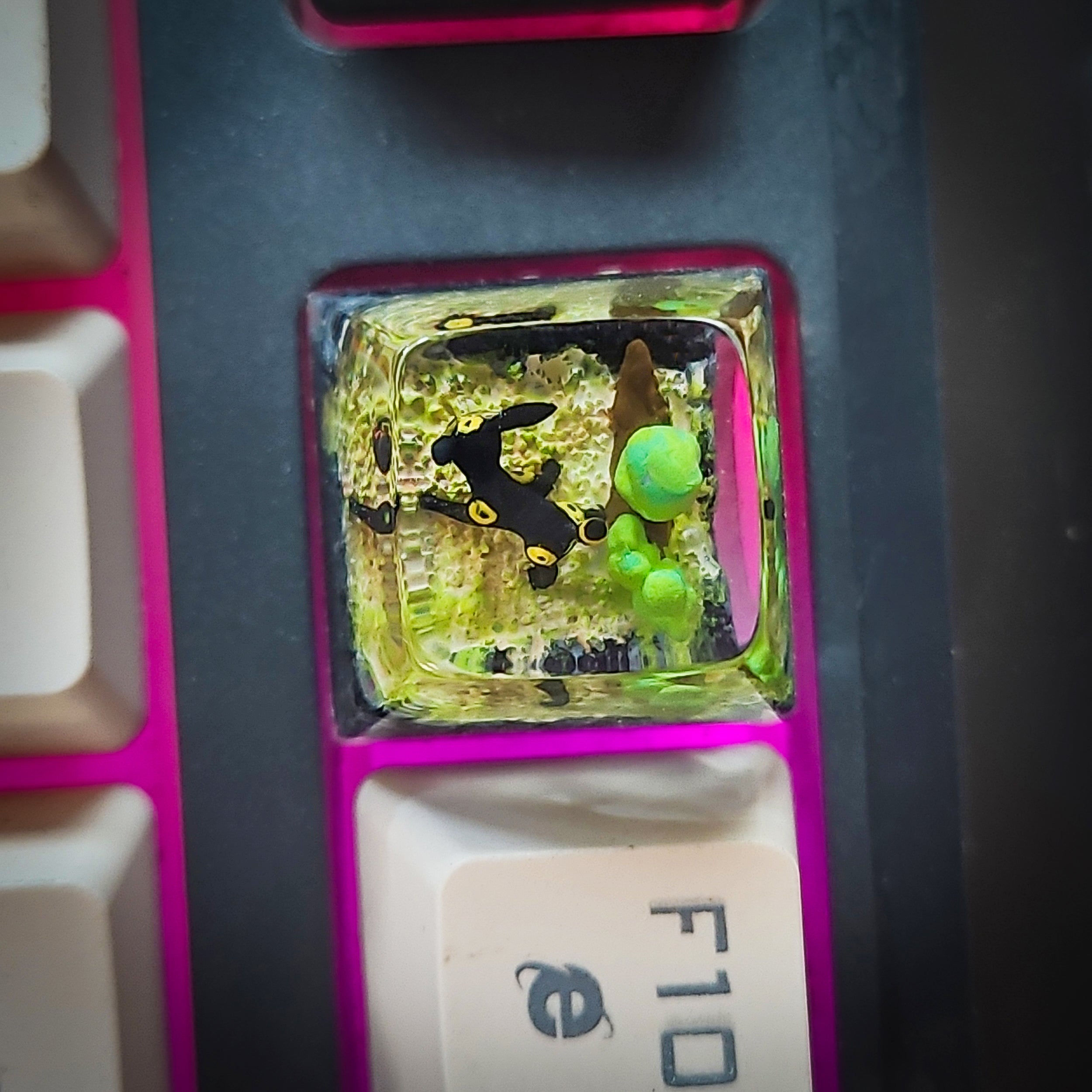 Umbreon Old Keycap - handmade resin keycap