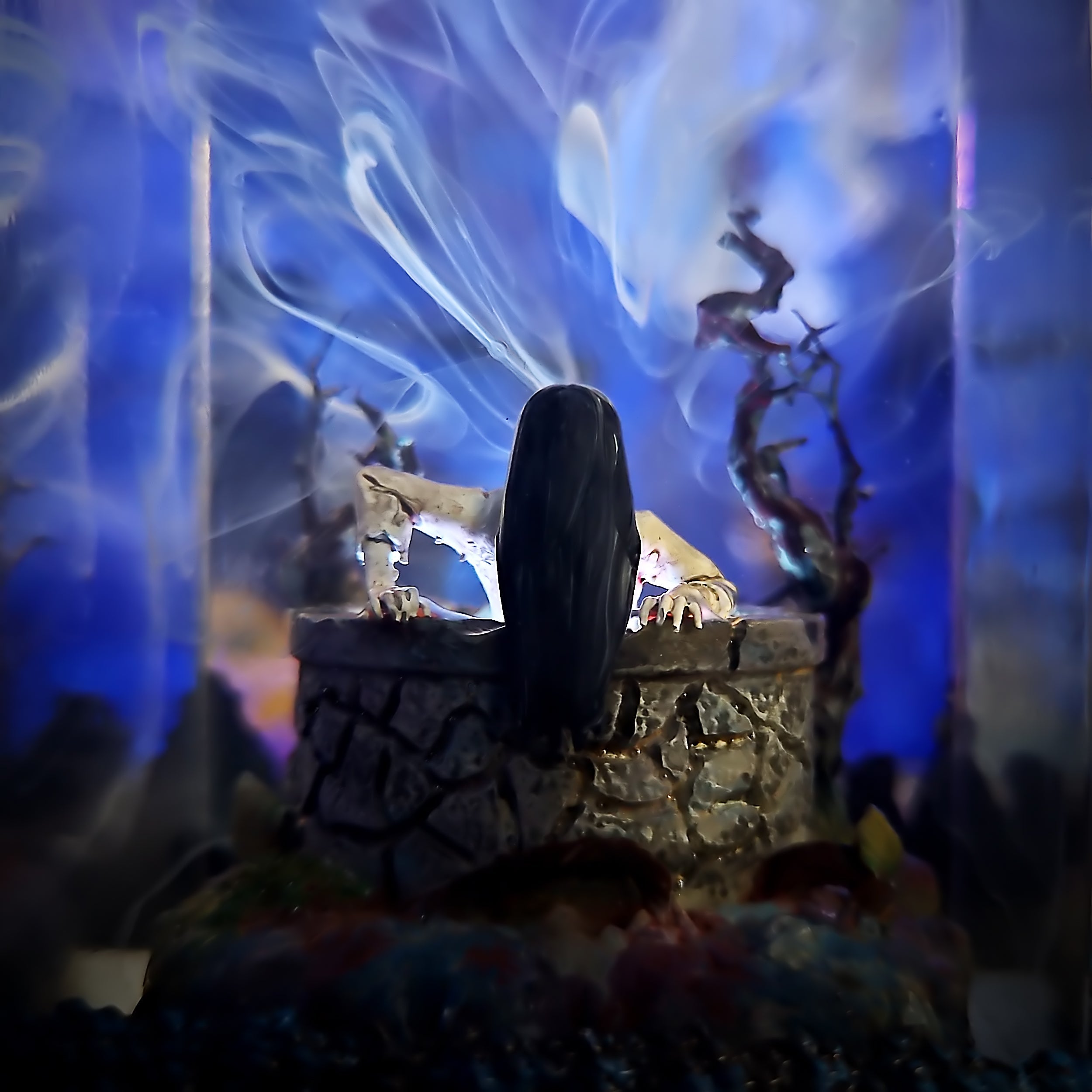Sadako Resin Lamp - handmade resin lamp
