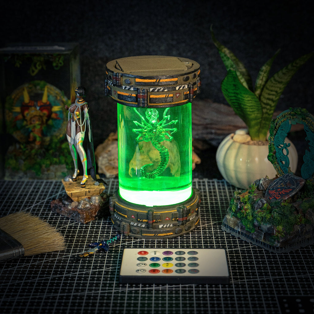 BIOLAB - Xenomorph Resin Lamp - handmade resin lamp