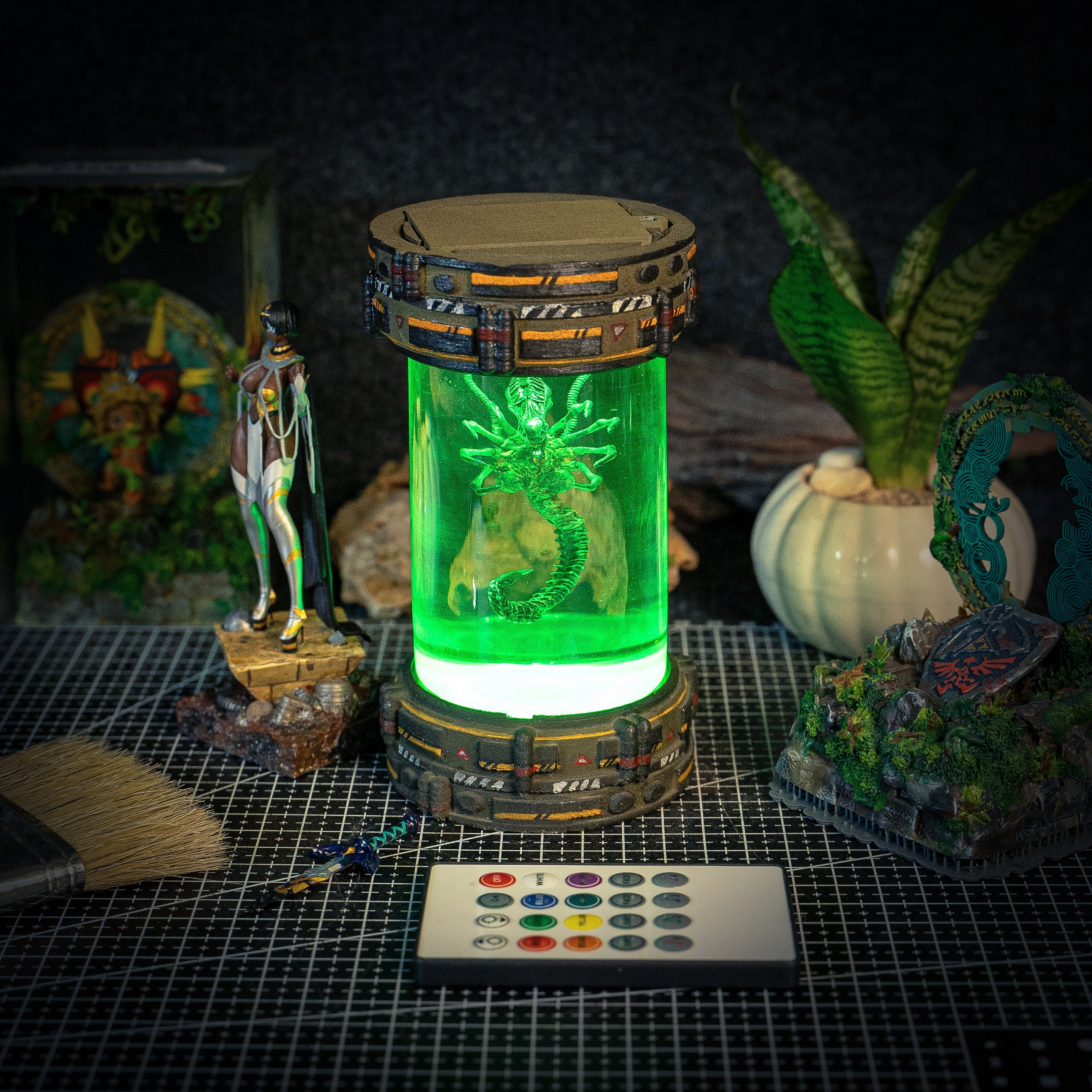 BIOLAB - Xenomorph Resin Lamp - handmade resin lamp