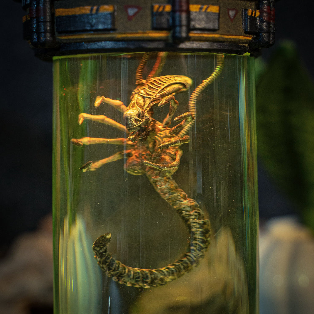 BIOLAB - Xenomorph Resin Lamp - handmade resin lamp