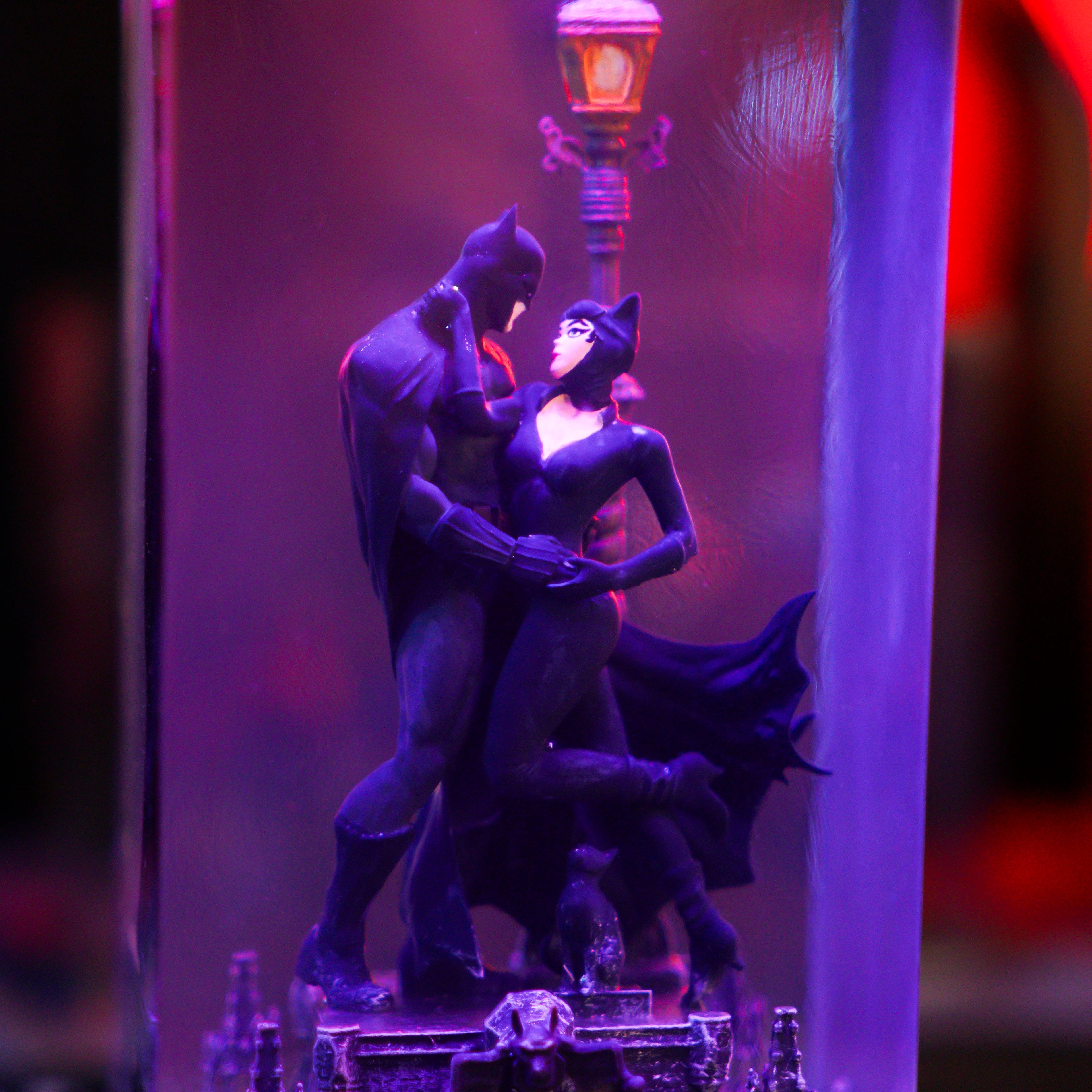 BATMAN & CATWOMAN RESIN LAMP