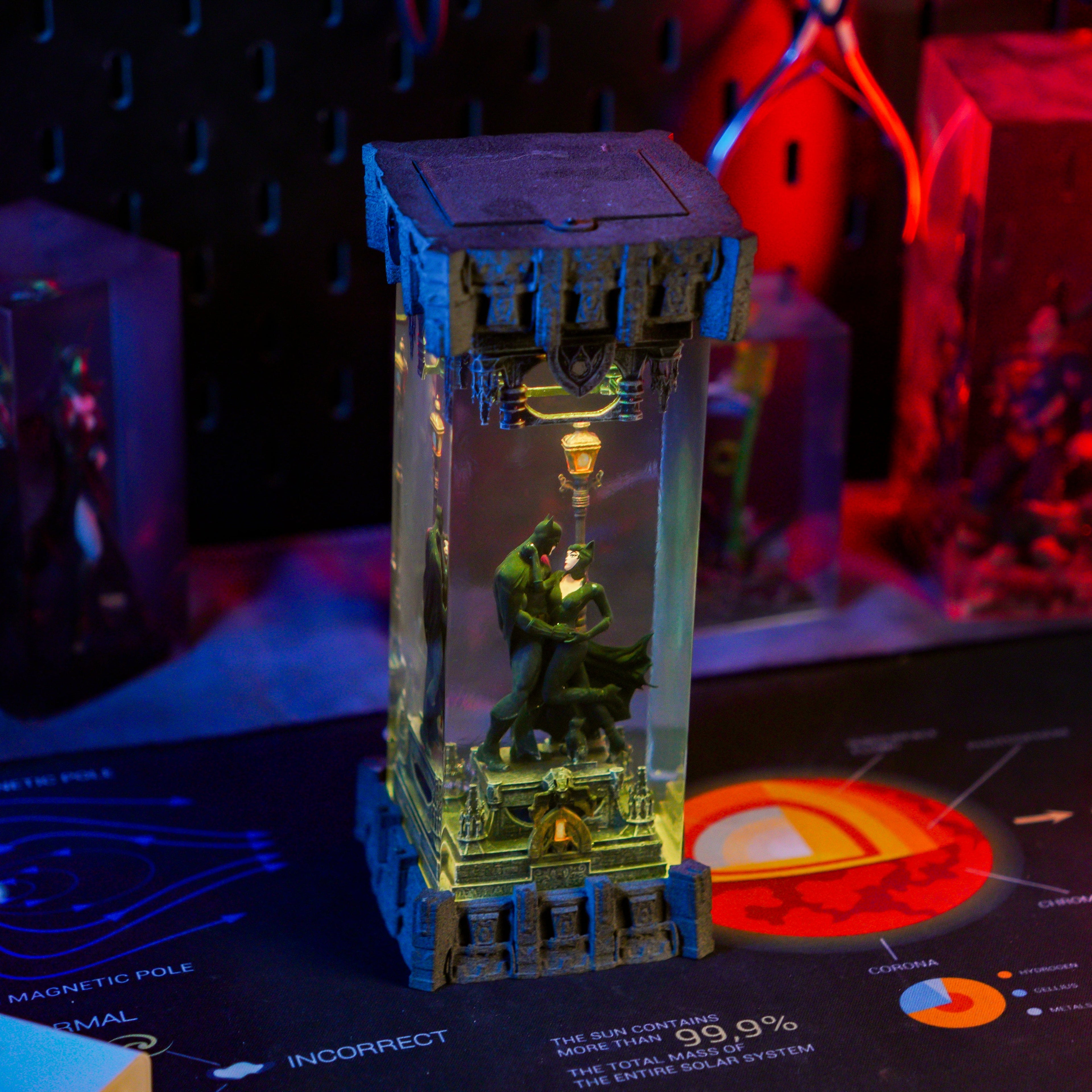 BATMAN & CATWOMAN RESIN LAMP