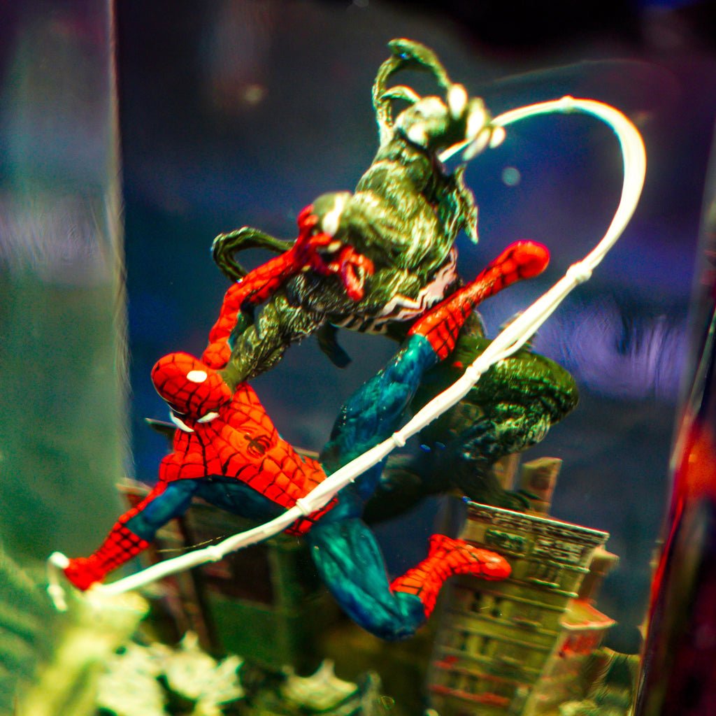 SPIDERMAN VS VENOM RESIN LAMP