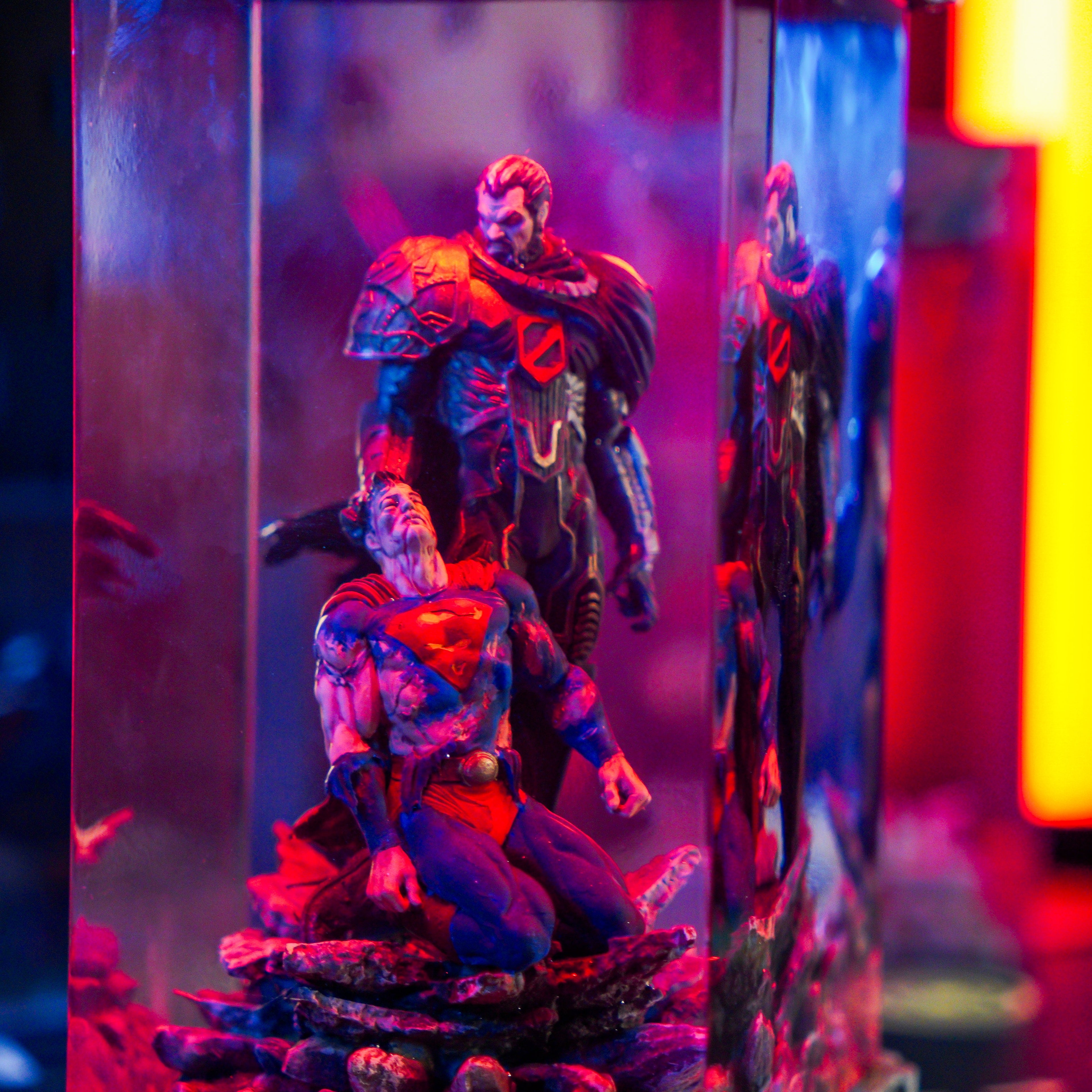 SUPERMAN VS ZOD RESIN LAMP