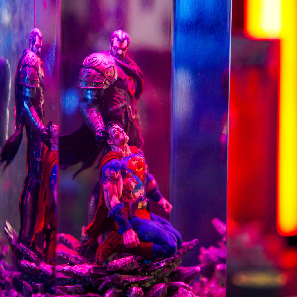 SUPERMAN VS ZOD RESIN LAMP