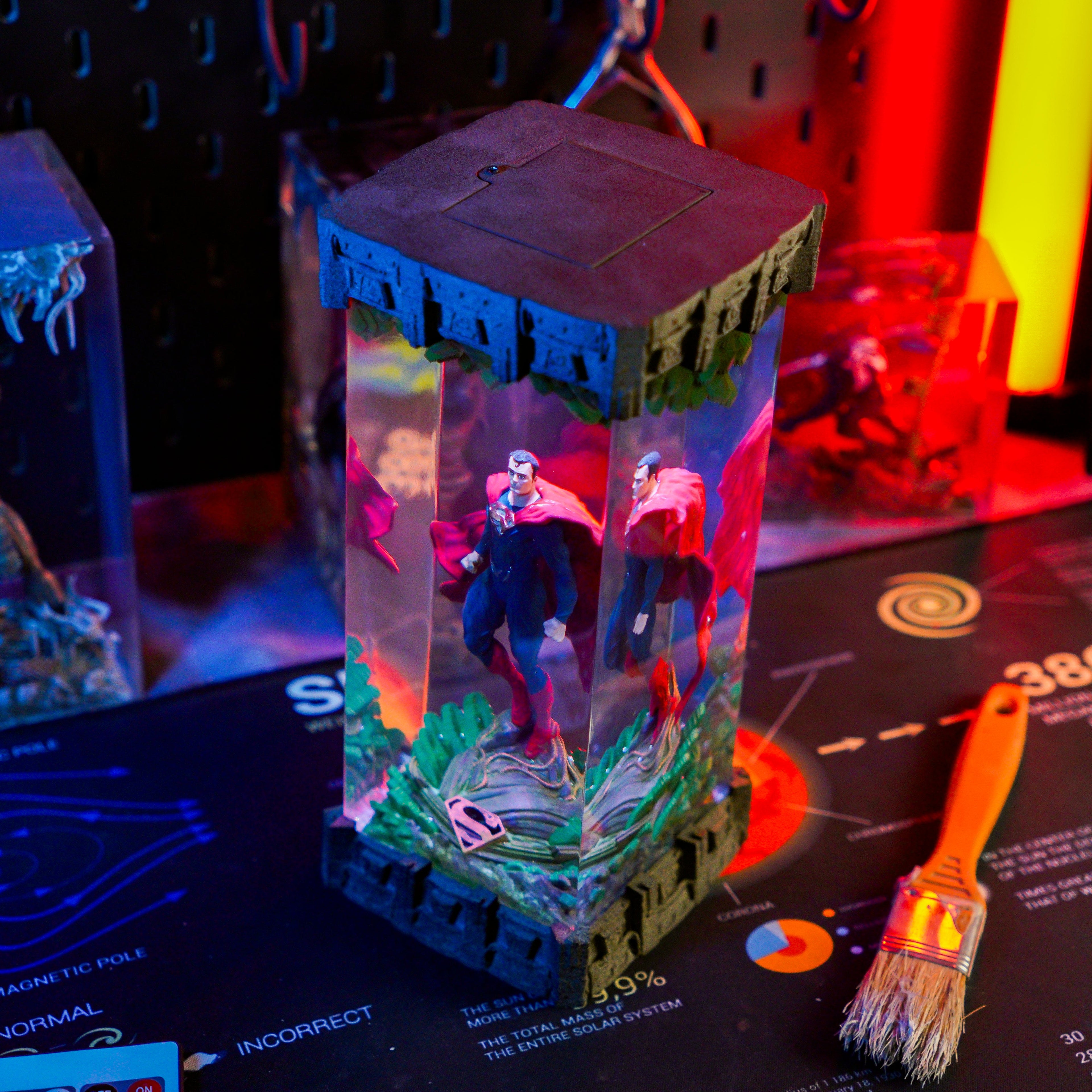 SUPERMAN RESIN LAMP