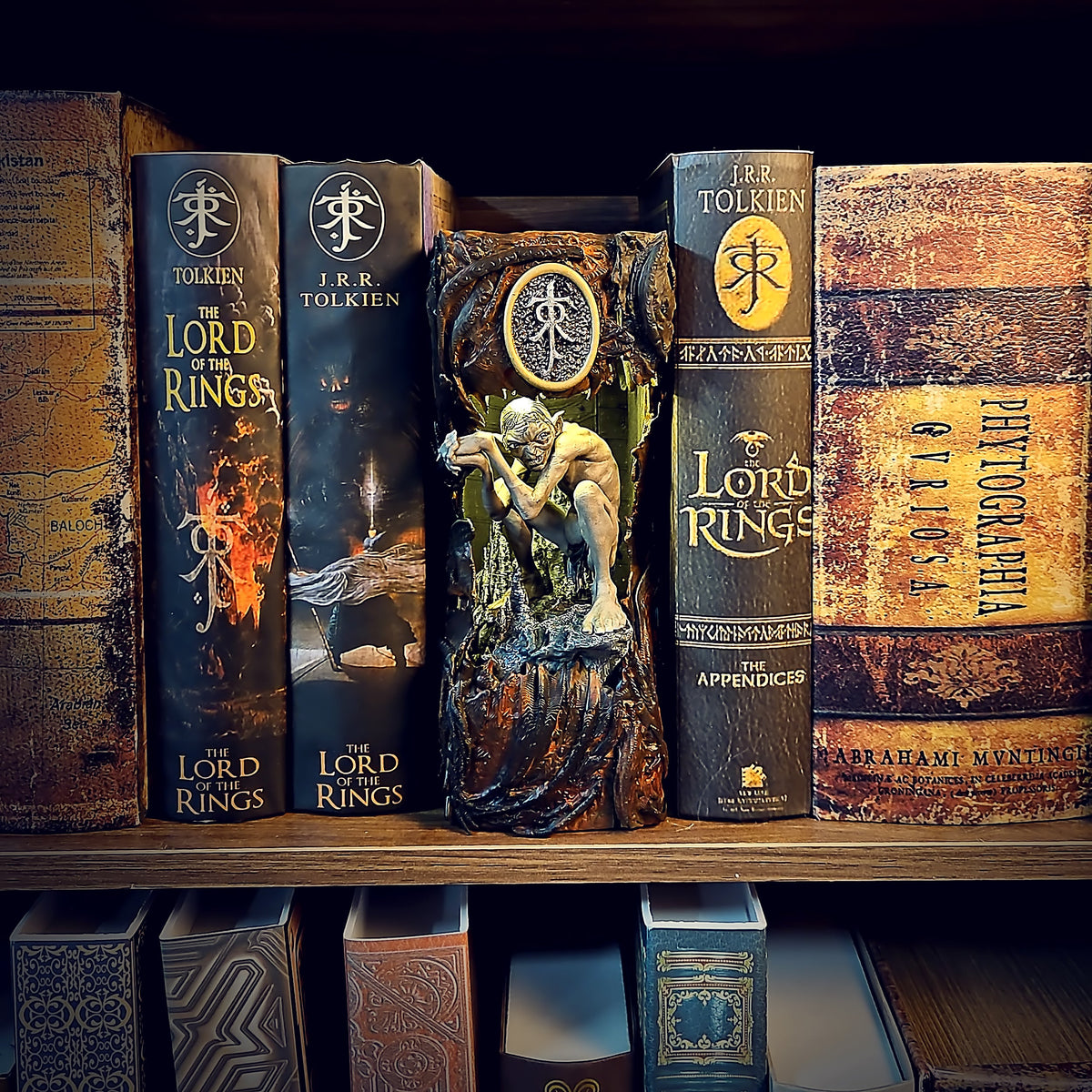 Gollum Book Nook - handmade resin lamp