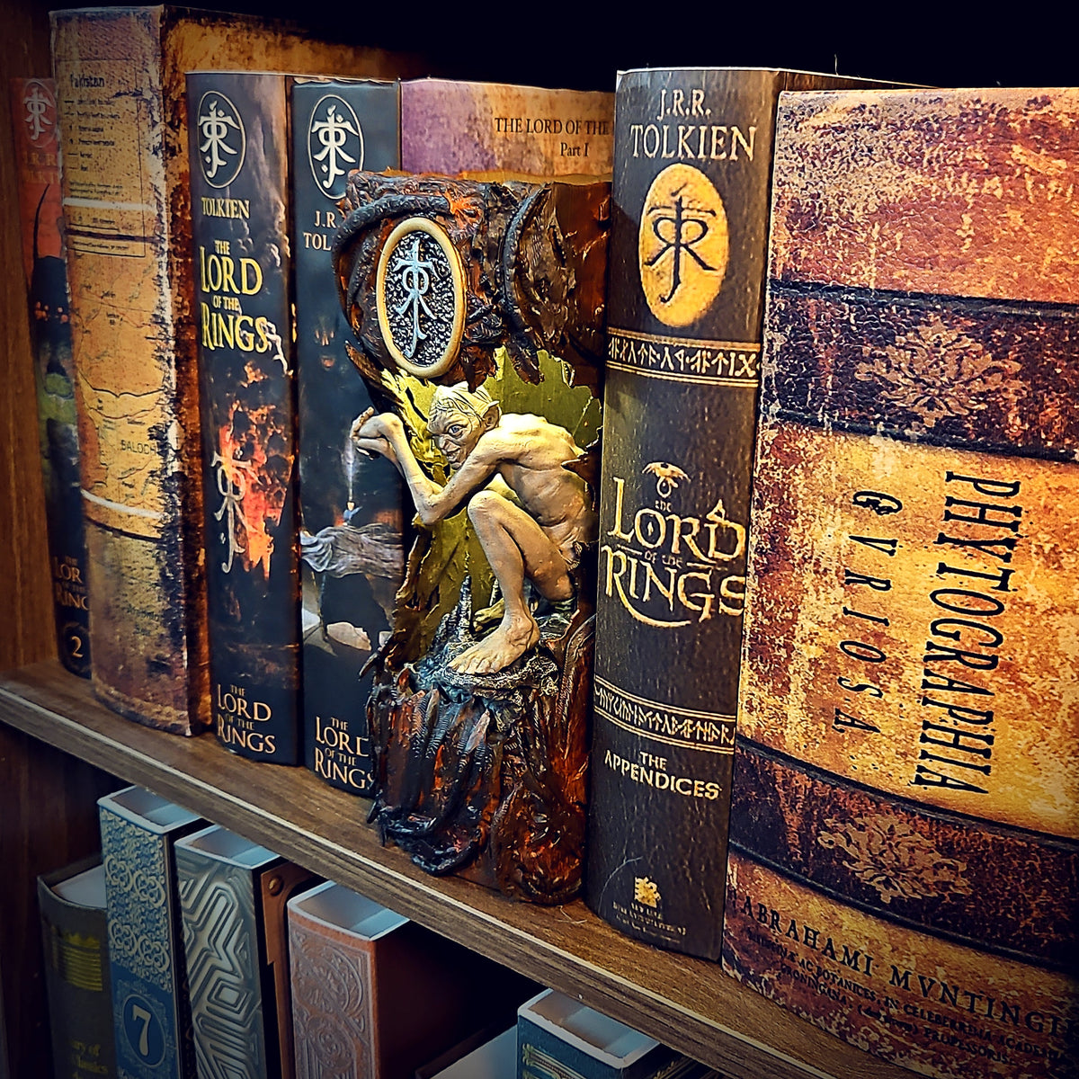 Gollum Book Nook - handmade resin lamp