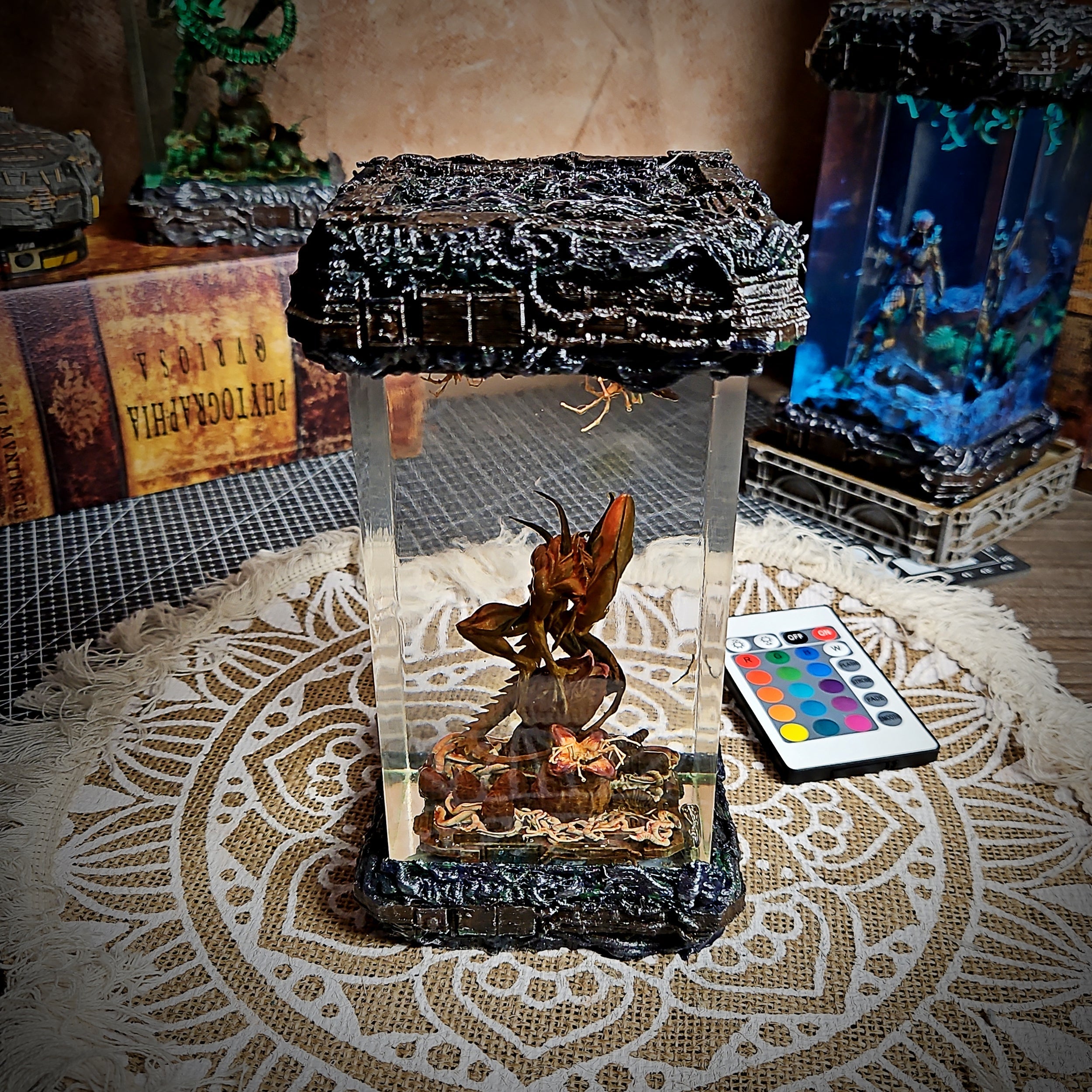 Alien Resin Lamp - handmade resin lamp