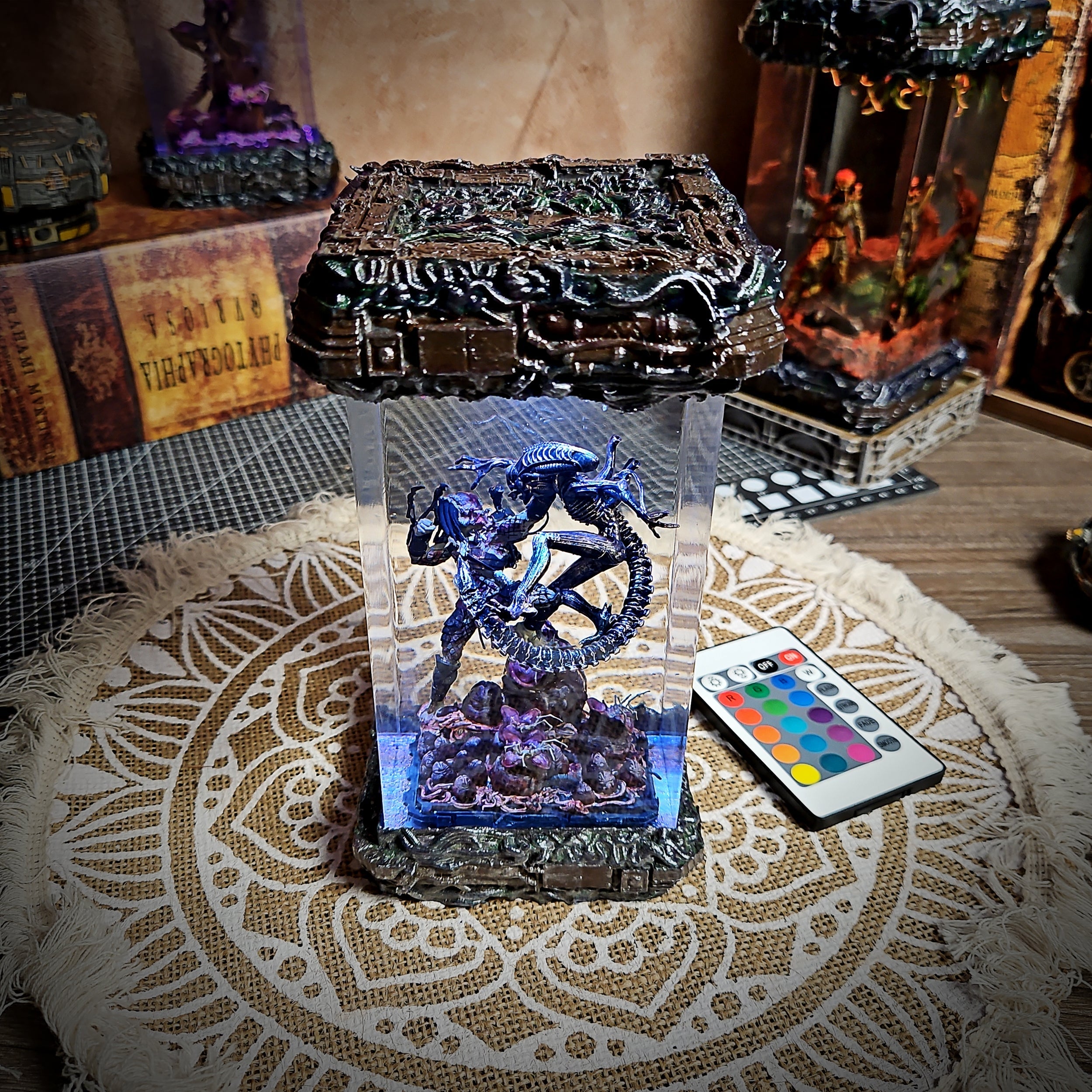 Alien and Predator Resin Lamp - handmade resin lamp