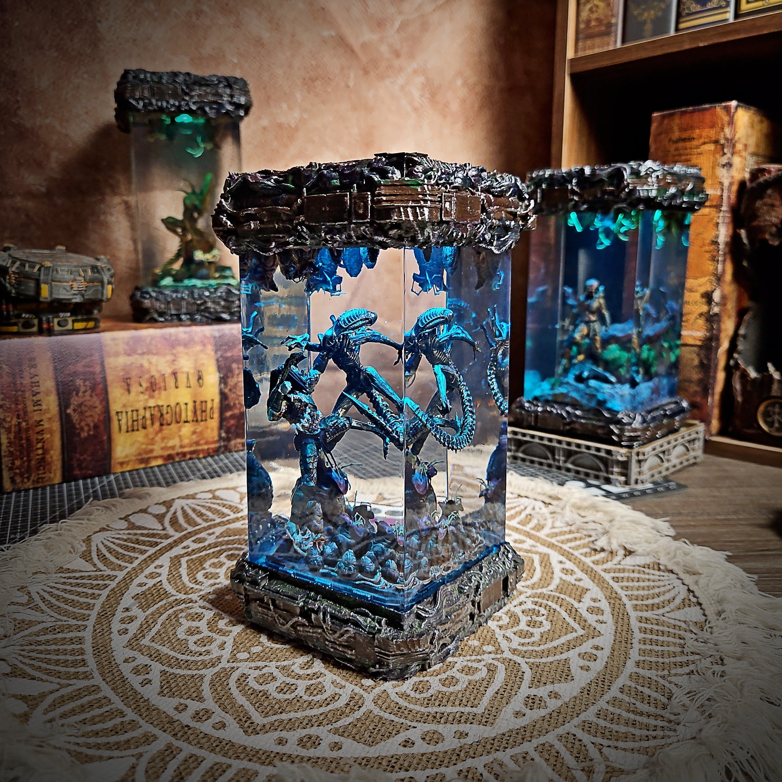Alien and Predator Resin Lamp - handmade resin lamp