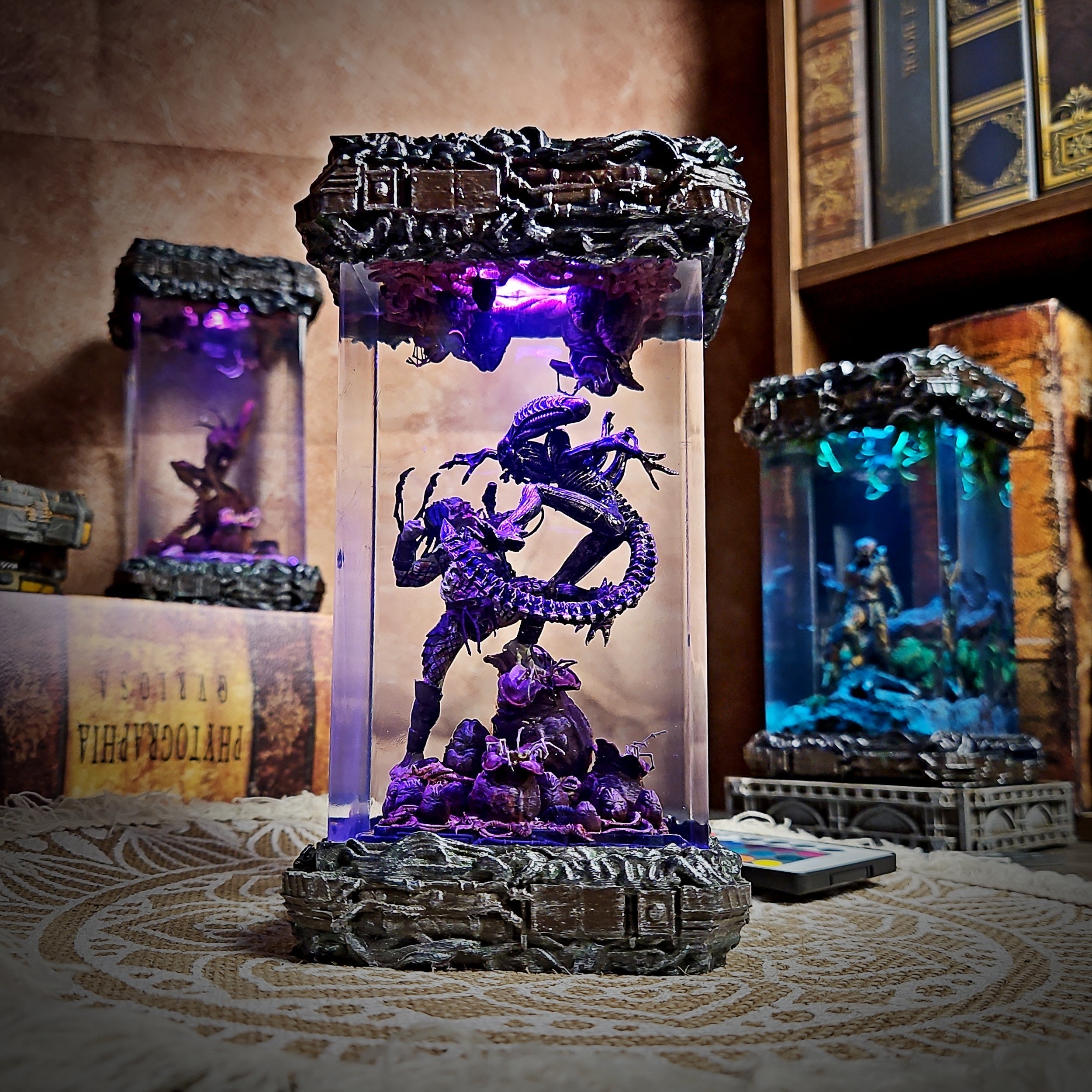 Alien and Predator Resin Lamp - handmade resin lamp