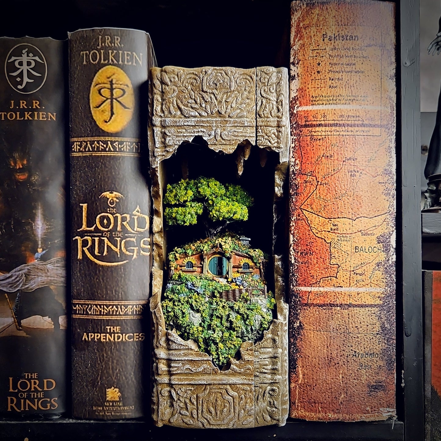 Hobbit Book Nook - handmade resin lamp
