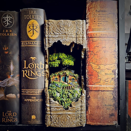 Hobbit Book Nook - handmade resin lamp