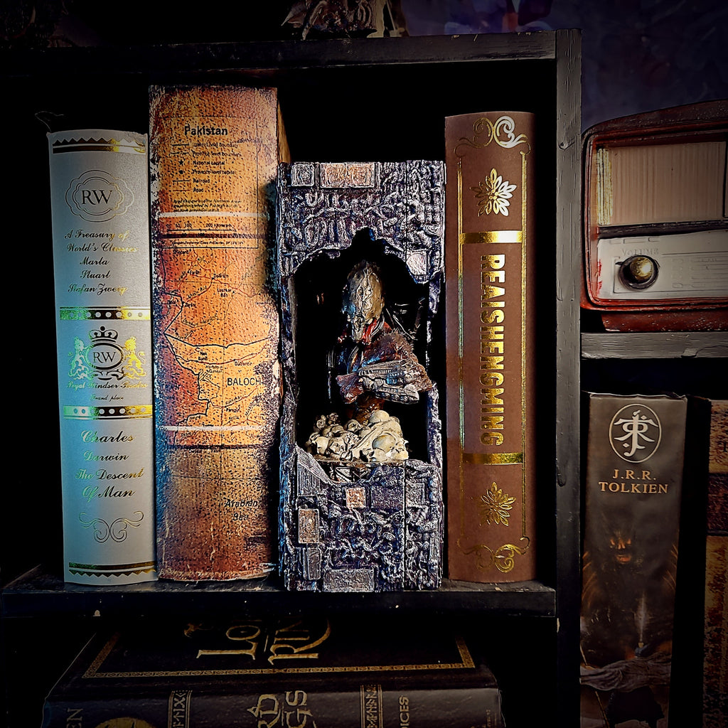Predator Book Nook - handmade resin lamp