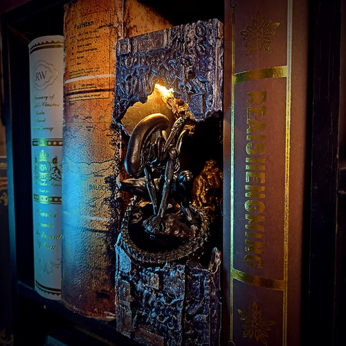 Alien Book Nook - handmade resin lamp