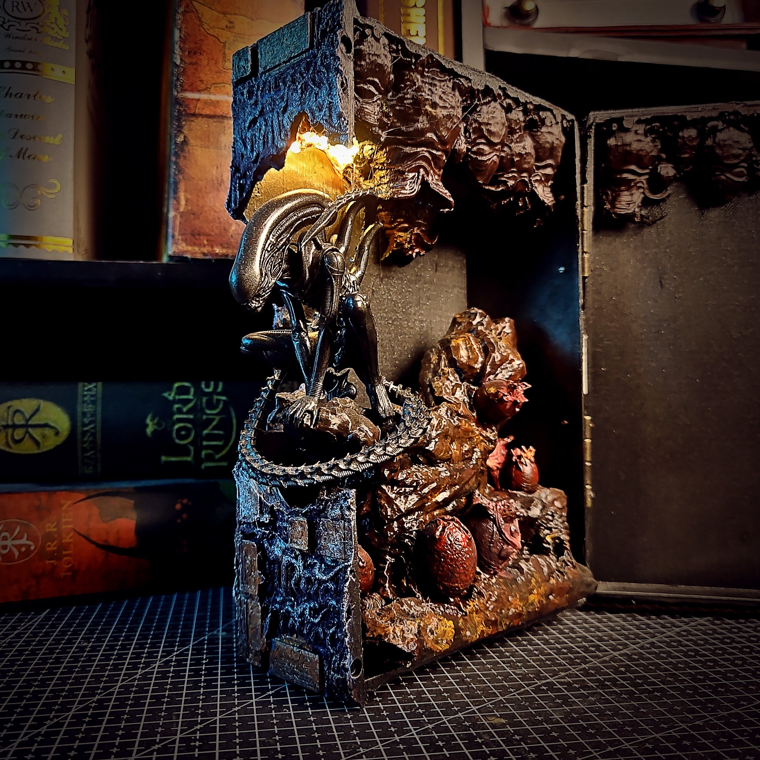 Alien Book Nook - handmade resin lamp