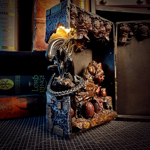 Alien Book Nook - handmade resin lamp