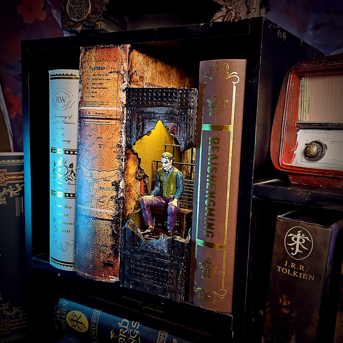 Joker Book Nook - handmade resin lamp
