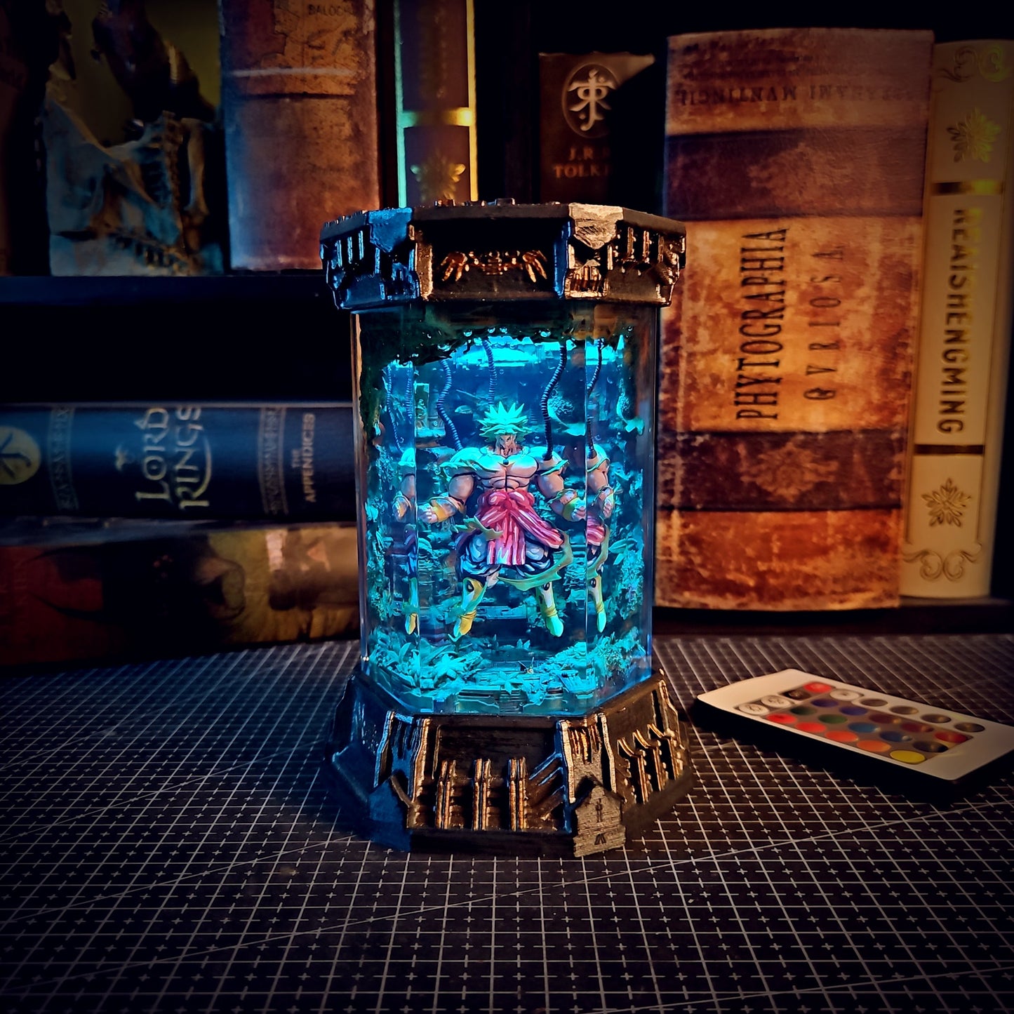 BROLY – The Legendary Super Saiyan Hexagon Resin Lamp - handmade resin lamp