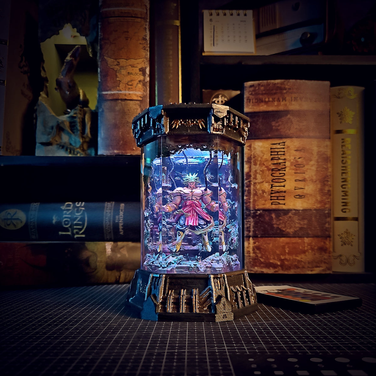 BROLY – The Legendary Super Saiyan Hexagon Resin Lamp - handmade resin lamp