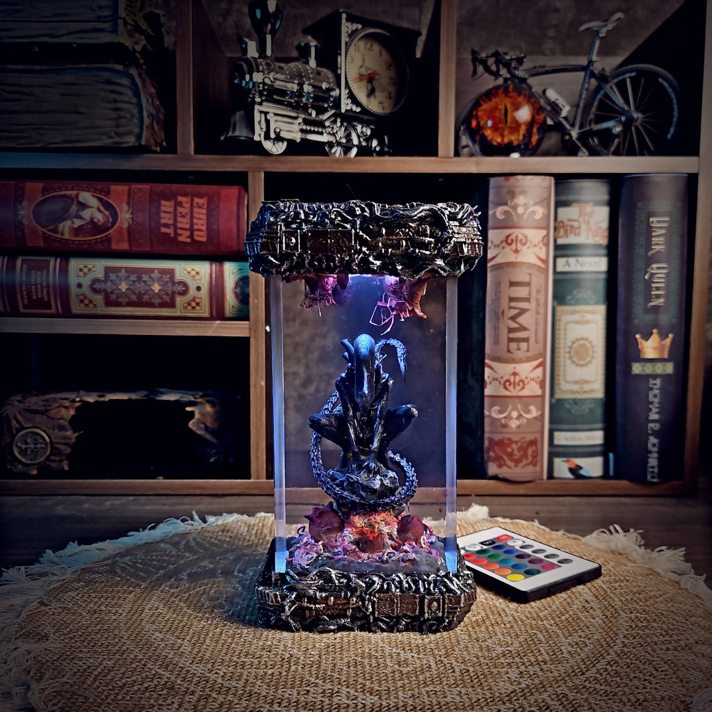 Alien V2 Resin Lamp - handmade resin lamp