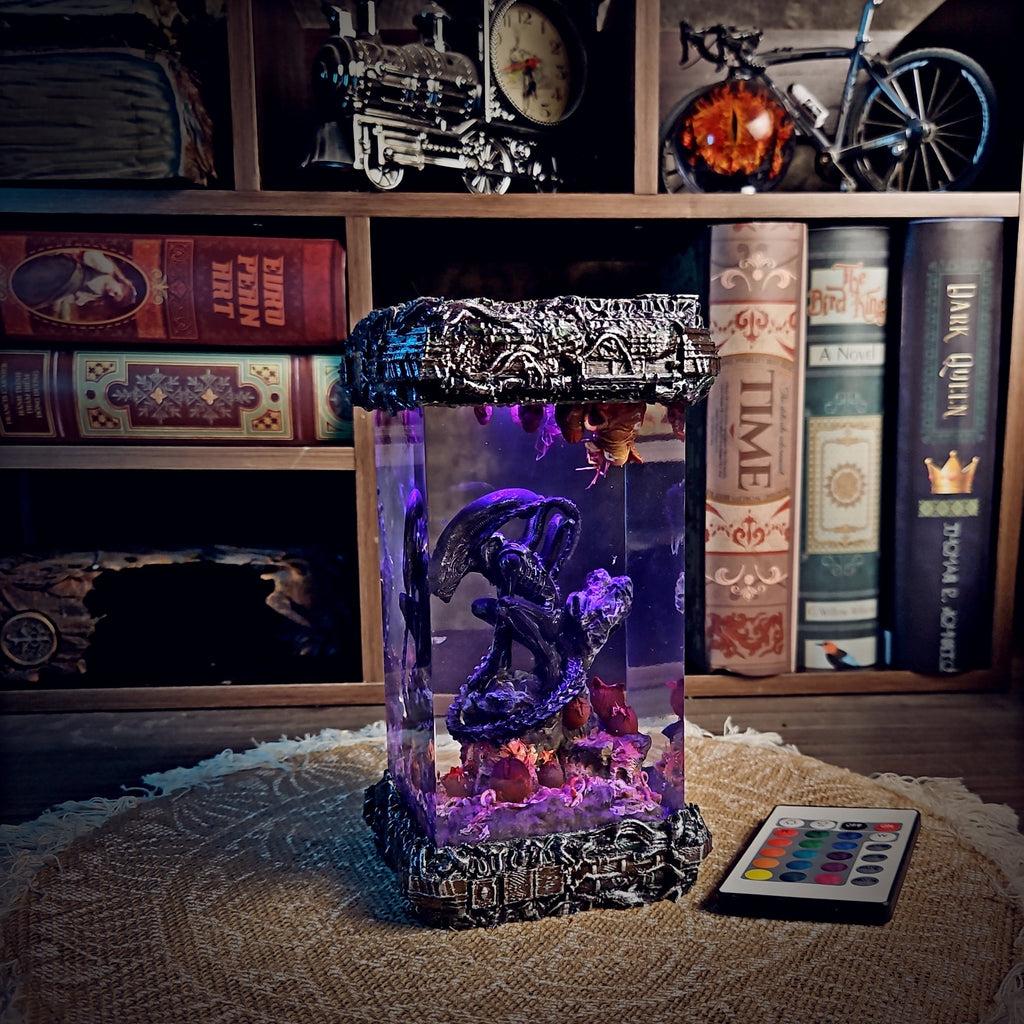 Alien V2 Resin Lamp - handmade resin lamp
