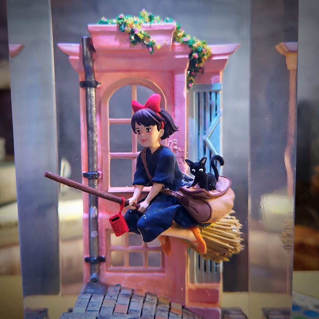 KIKI Resin Lamp - handmade resin lamp