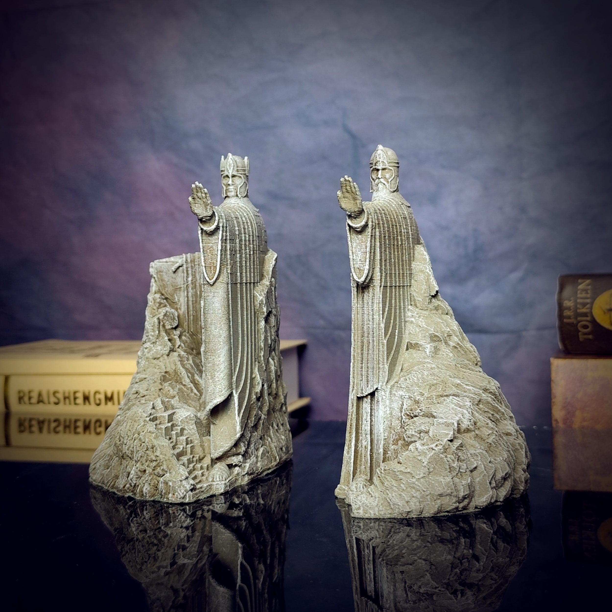 Argonath Book Nook - handmade resin lamp