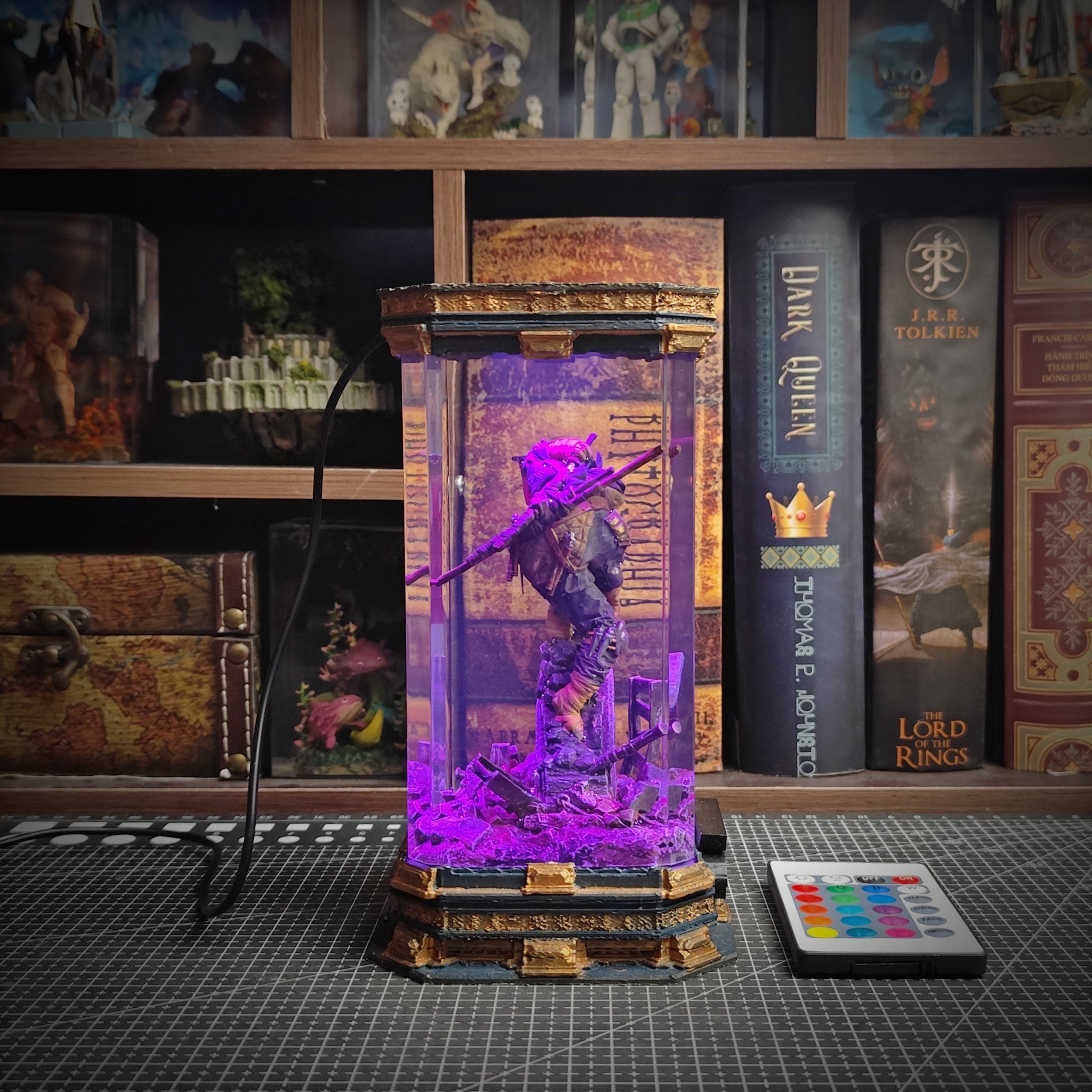 Ronin Resin Lamp - handmade resin lamp