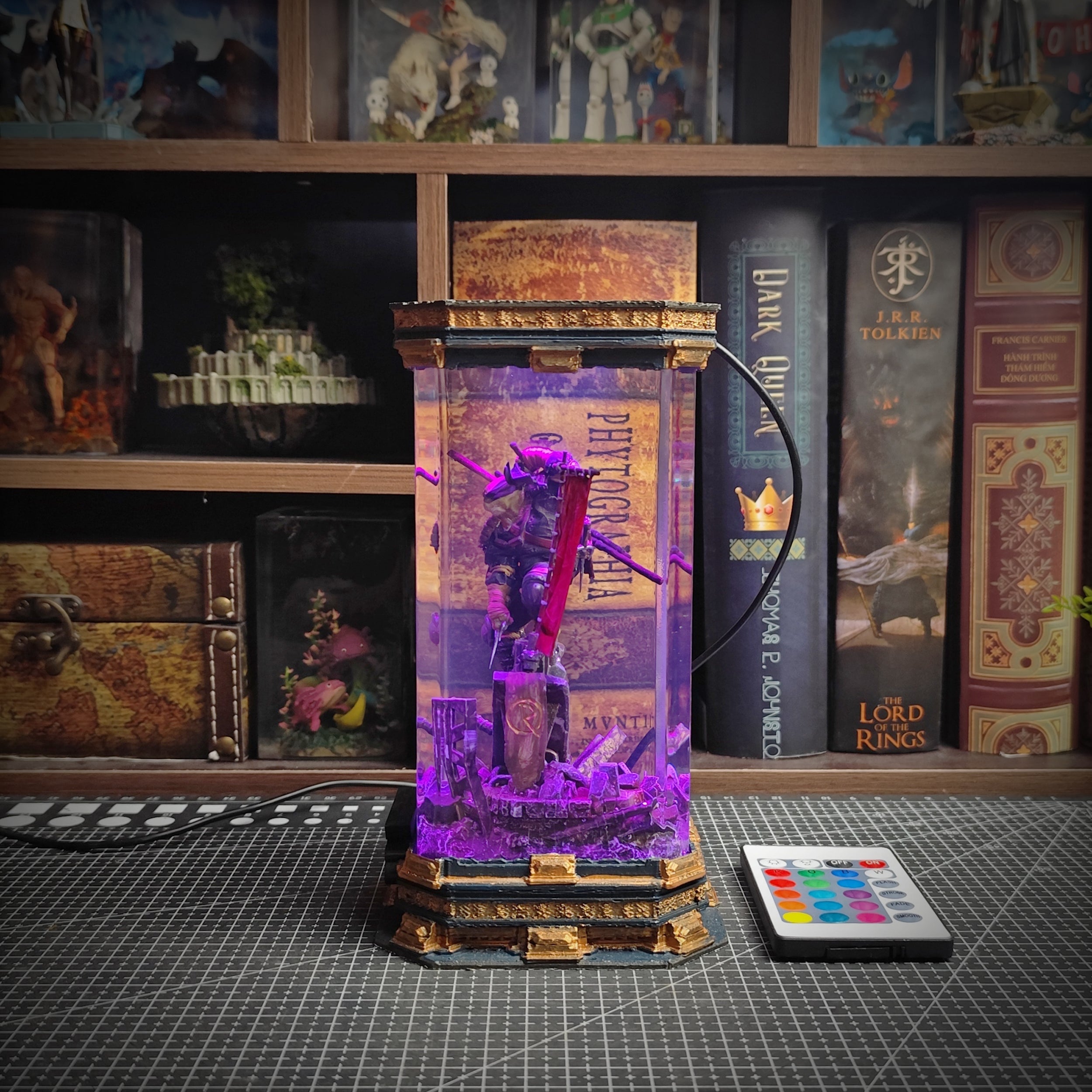 Ronin Resin Lamp - handmade resin lamp