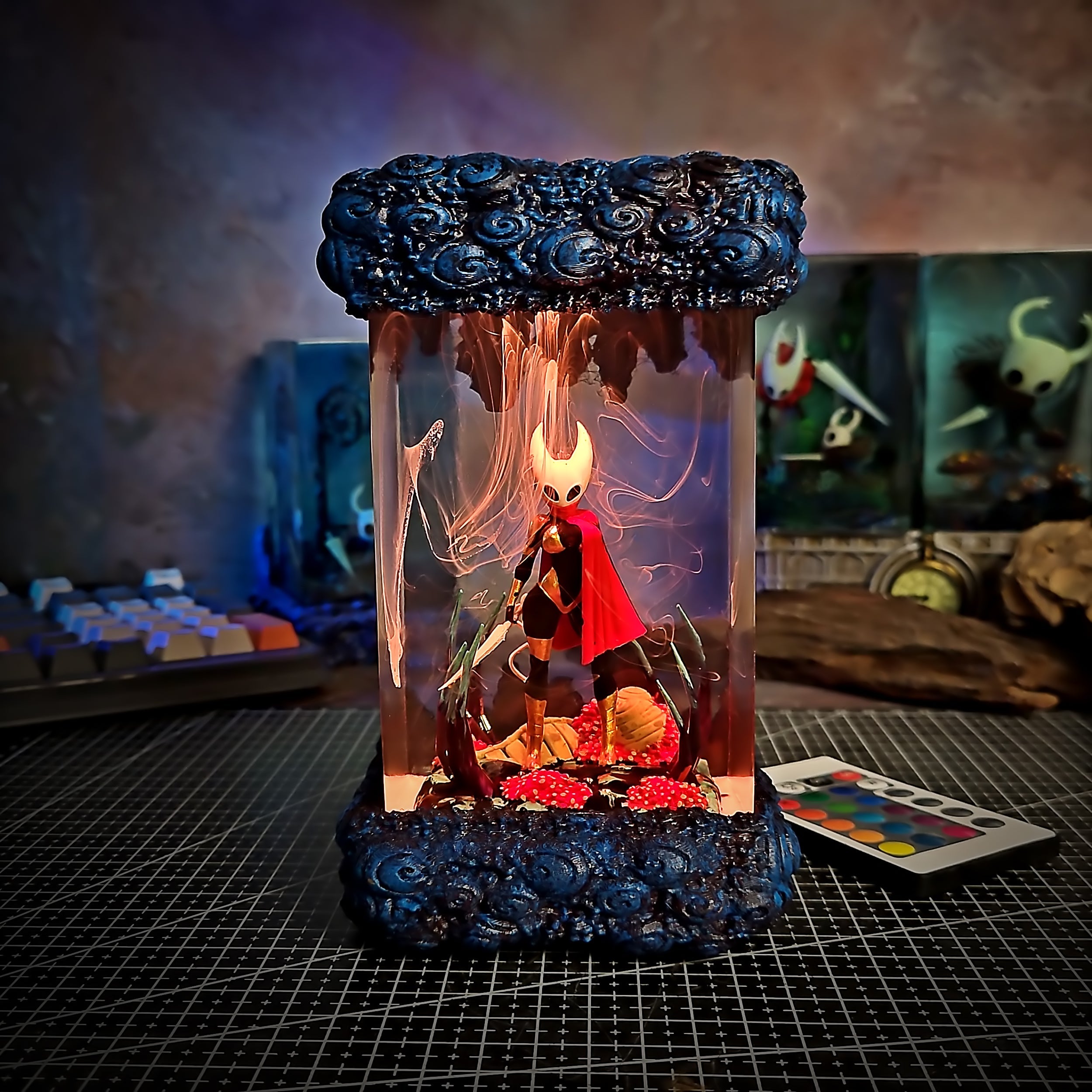Hornet Resin Lamp