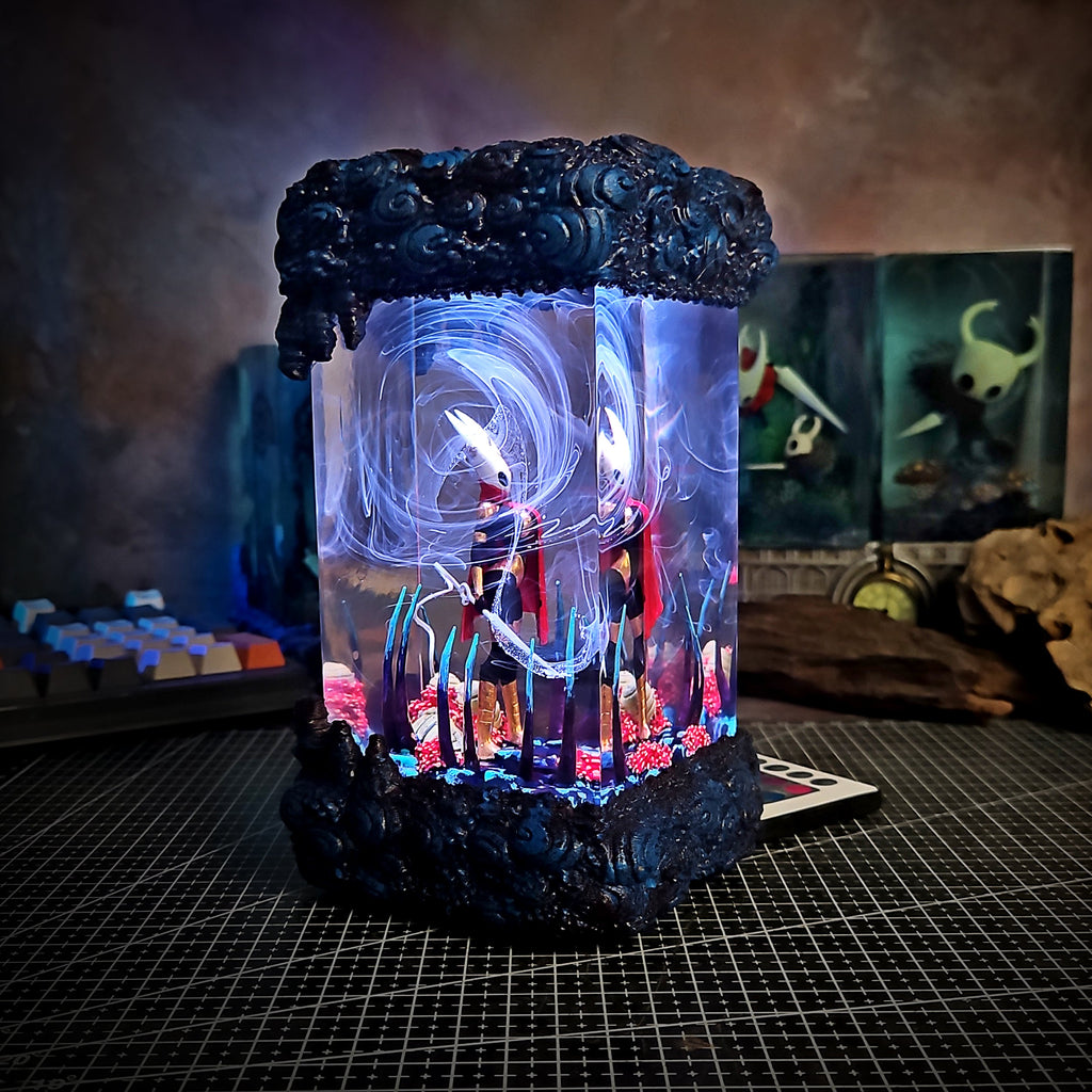 Hornet Resin Lamp