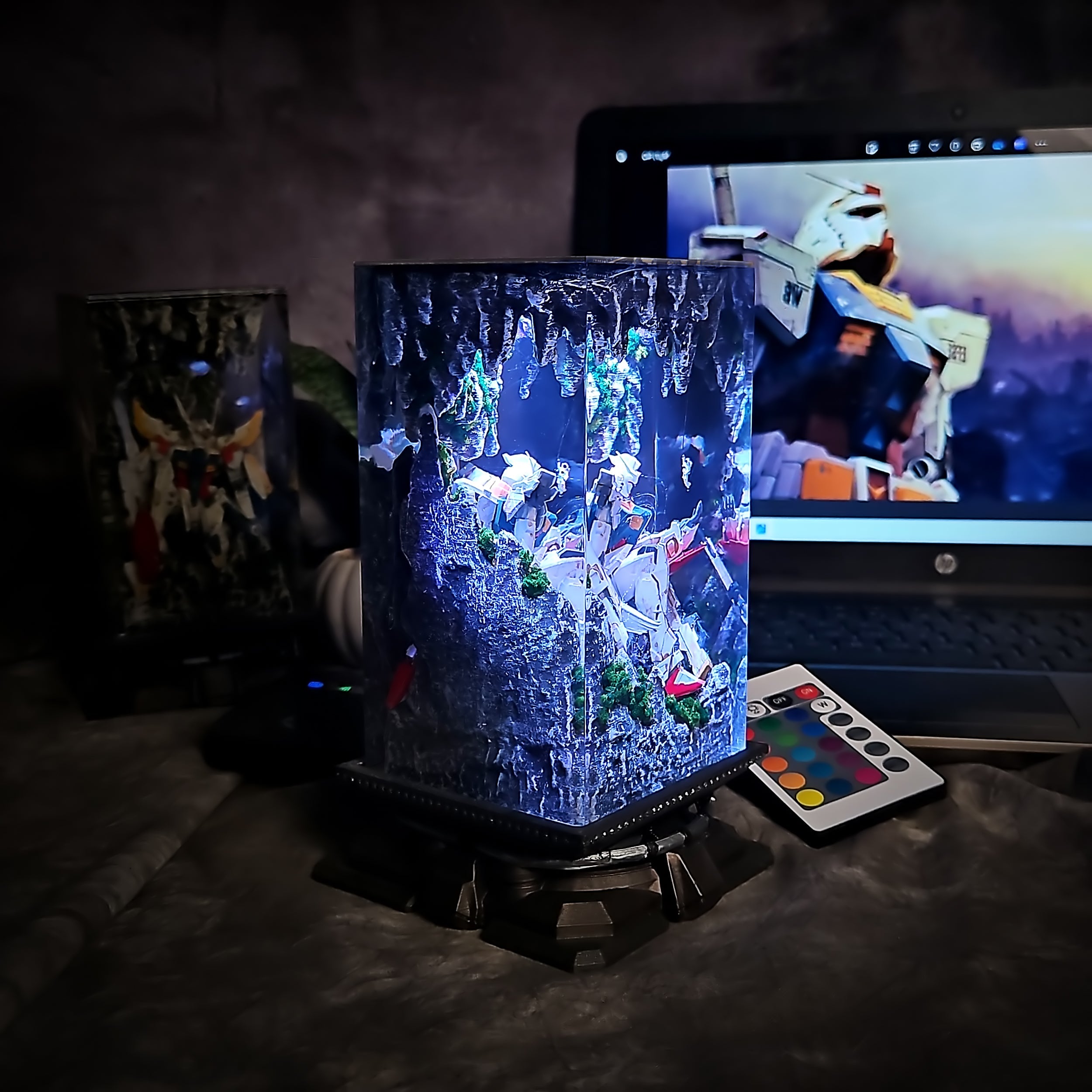 GUNDAM V1 Resin Lamp - handmade resin lamp