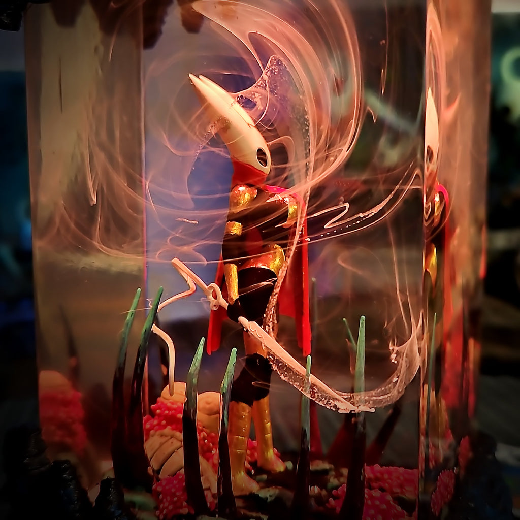Hornet Resin Lamp