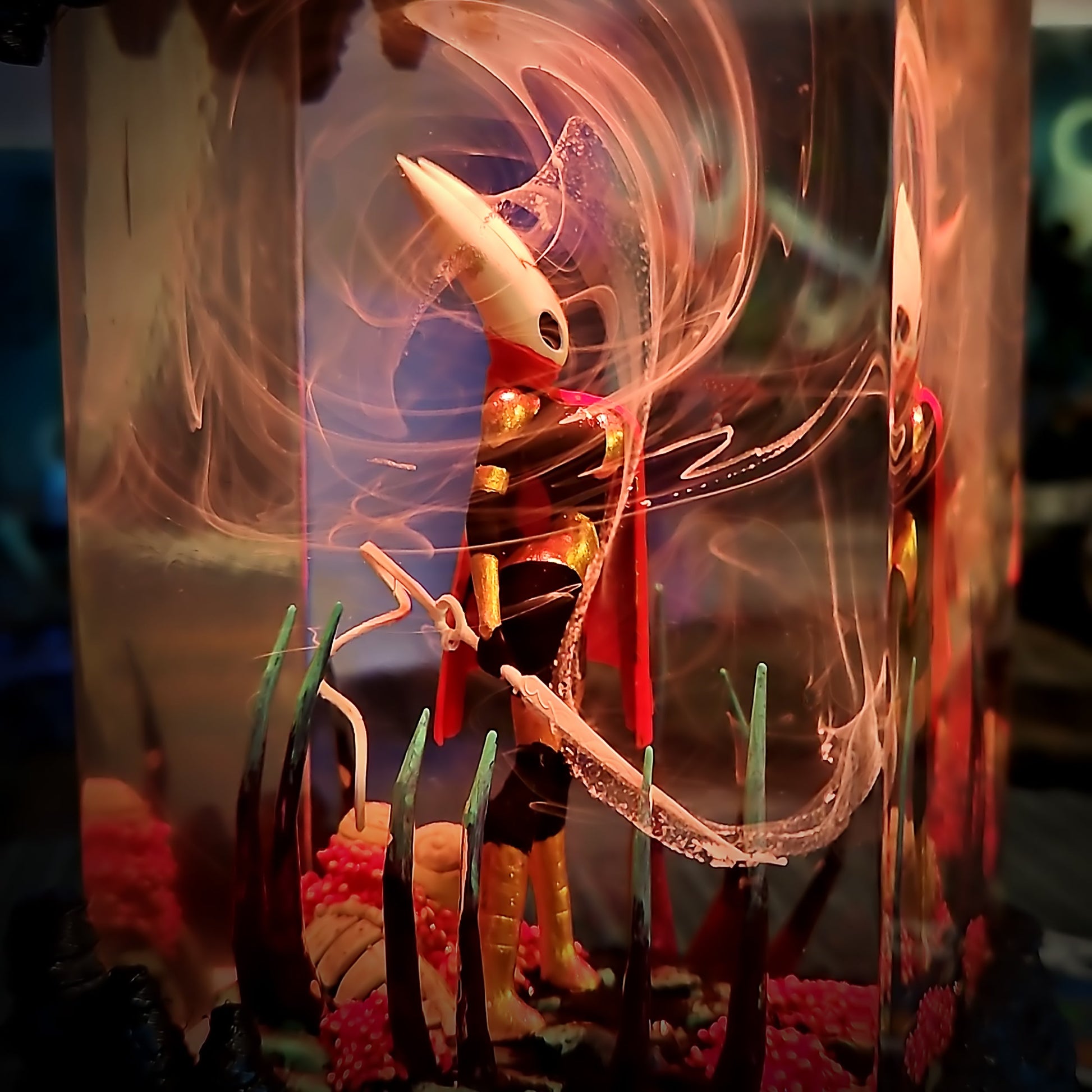 Hornet Resin Lamp - handmade resin lamp