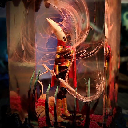 Hornet Resin Lamp - handmade resin lamp